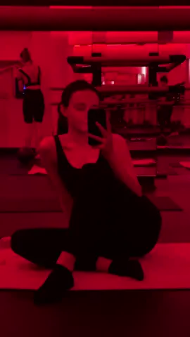 nowe miejsce na fitnessowej mapie warszawy. zajęcia hot barre w 37 stopniach były fenomenalne🔥 #integral #hotbarre #barre #warszawa #barrefitness #hotyoga #hotyoga #yoga #integral #integralwarsaw #pilates #pilatesstudio #warsaw #sport #Fitness