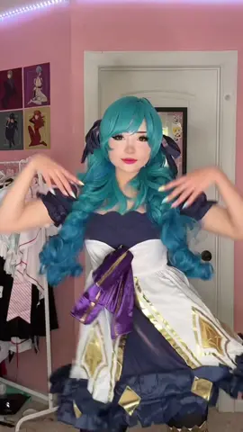 i tried learning this in 10 mins sorry its not the best😭🙏 i might try again in another cos! #gwenleagueoflegends #gwencosplay #gwenlol #gwenlolcosplay  