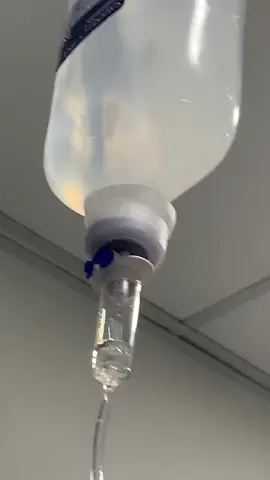 Asi mi #suero #hospital #cirugia #buenaidea #curioso #gota #intravenosa #tiktok #buenavibra #gracioso #curioso #funny 