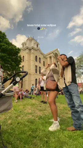 this was honestly so cool! #texas #solareclipse #solareclipse2024 #eclipse #texaseclipse #htx #texasvibes #