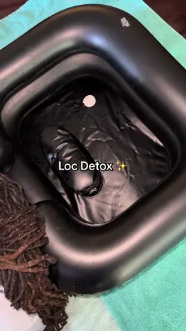 Detox locs with me. I don’t only do dog locs lol #locdetox #locsdetoxing #CapCut 