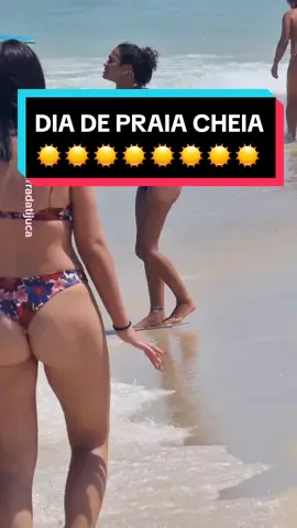 Dia de praia cheia no Rio de Janeiro ☀️ #brazilianbikini #beach #walkingbeach #praiadabarra #copacabana #praiadabarradatijuca #riodejaneiro #ipanema #braziliangirl 