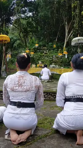 astungkara sampun polih Tangkil ring pura besi kalung,tabanan#rahayu #balines #spiritual 