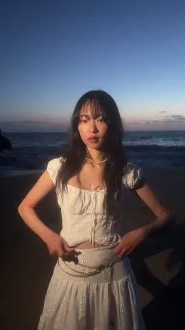 make her disappear just like poof and she’s gone 🪄✨ - It was so cold 😭 #fypシ #fyp #beach #sunsetbeach 