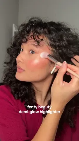 Replying to @zayit🦋 miami beauty creator as someone who took a really big hiatus on highlighters, this one made me fall in love with them all over again 🥹 #fentybeauty #demiglow #sunkissedmakeup #neutralskintone 