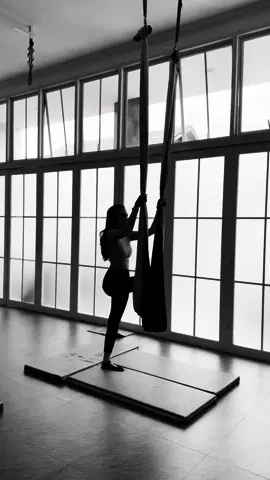 My heart belongs to this magical spot🫠❤️#aerialyoga #yogaflow #aerialhammock 