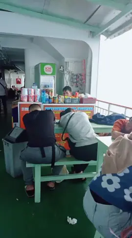 suasana di kapal minggu 7 April 2024#mudiklampung #merakbakauheni 