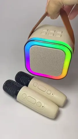 Pembesar suara kecil mudah dikendalikan dan mempunyai mikrofon terbina dalam untuk menghapuskan iringan yang tinggal dengan satu klik.#fyp #wireless #life #music #happy #outlife #sing #livemicrophone #speaker #singing #speakerbluetooth #outfit 