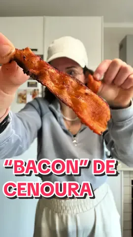 “BACON” de cenoura 🥕  Umq opção VEGAN e mais saudável!  Vê a receita completa no meu Instagram  https://www.instagram.com/brunasimoes28?igsh=NmZtZmFua3FrOG00&utm_source=qr 💚 #vegan #receitavegana #veganrecipes #vegetariano #snackveggie #vegano #veganbacon #carrot #carrotbacon 