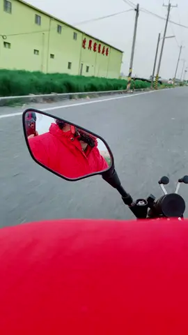 Mung 1/3 troi xe lạnh đón cái rét làng bân may áo cho ck còn em thì đón cái mưa lạnh run lật đật thèm lắm 1 giấc ngủ  giờ vẫn chưa dc về bẫn pải đi tiếp