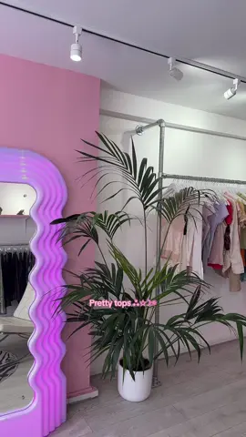 Pretty tops 💋💅🩷✨ spring has sprung #y2k #y2kaesthetic #viral #itgirl #secretspot #brighton #Summer #camitop #cami #tops #springoutfit #girlythings 