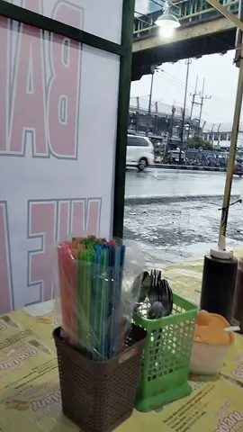 nich,ambil bt prank tmn lgi mkan bakso di derasnya hujan#Lebaran 
