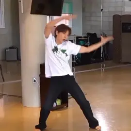 sometimes i really don't know what's going on in his head #joshua #joshuahong #seventeen #goingseventeen #gose 