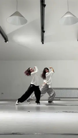 @TOMORROW X TOGETHER #dejavu #txt #tomorrow_x_together #dance #challenge #kpop #choreography #fyp #yeonjun #beomgyu #soobin #taehyun #hueningkai #inbliss  @Aislxng @zhurtik 