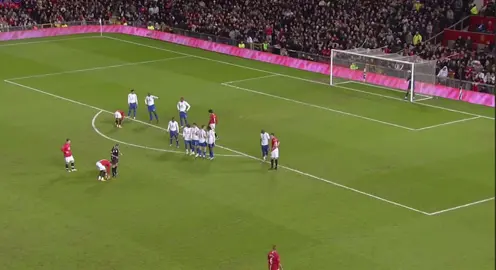 CR7s freekick vs portsmouth😮‍💨 #ronaldo #cr7 #cristianoronaldo #PremierLeague #football #barclayspremierleague #manchesterunited 
