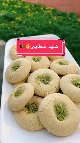 اقتصادی اما فوق العاده خوش مزه 👌 مواد لازم برای کلچه خطایی  ۲ گلاس ( لیوان ) آرد  ۱ گلاس ( لیوان ) روغن بوره ( شکر ) ۱ گلاس ( لیوان)  پودر هیل ۱ قاشق غذا خوری اگر دوست دارین میتوانید از وانیل هم استفاده کنید  پولی (جوش شرین ) ۱قاشق چای #foryou #fyp #foryoupage #viralvideo #tiktokfood 