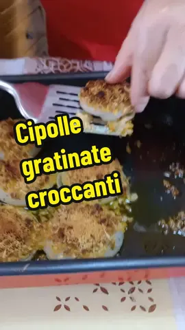 Cipolle gratinate: con quel tocco croccante che arricchisce ancora di più il sapore 🫶  📌 Ingredienti:  6 cipolle fresche piatte medio-grandi  3 cucchiai di aceto  qb acqua  2 manciate pangrattato  qb olio extravergine  100g parmigiano  qb sale  1 spolverata prezzemolo  1 spolverata pepe  mezzo bicchierino vino bianco  #lacucinadigilda  #gildarella  #piattoriccomicificco 