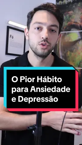 Você já se encontrou deitado, desanimado, perdido entre as telas do celular e da TV? Esse hábito comum pode ser um vilão para quem tem ansiedade e depressão, desregulando seu relógio biológico e afetando sua saúde mental. O excesso de estímulos e a falta de descanso adequado podem intensificar os sintomas de ansiedade e depressão, perturbando o equilíbrio que tanto buscamos. Deitar-se, só no momento de dormir, sempre. Se você se identificou com tal comportamento, curta este vídeo, compartilhe e deixe seu comentário. Eu sou psiquiatra e produzo conteúdo com o objetivo de psicoeducar e conscientizar sobre os problemas mentais. #insônia #insonia #sono #dormir #dormirbem #estresse #ansiedade #cortisol #calma #pazmental #saudemental #saúdemental #psicologia #psiquiatra #bemestar #psiquiatra #psiquiatria #depressao #depressão #mente #estresse #autoconhecimento #inteligenciaemocional #inteligênciaemocional #comportamento #tpb #borderline #ansiedadegeneralizada #saude #saúde #sentimento #sentimentos #emocao #emocoes #emoção #emoções 