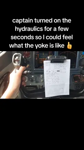 it's actually not too stiff with the hydraulics on but I can imagine in flight you have those added winds and forces you can feel in the yoke. #plane #pilotlife #airbus #boeing #flightsimulators #microsoftflightsimulator2020 #aviation #avgeek #pilot #fyp #foryoupage 