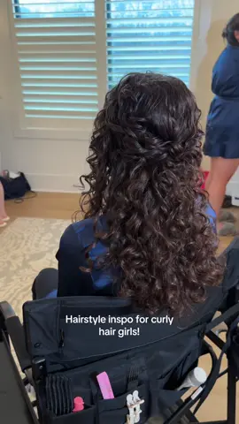 Halfup halfdown hairstyle for naturaly curly hair. Save for inspo!  #bridesmaidhairstyle #curlyhairstyles #weddinghairstylist #weddinghair #halfuphalfdown 