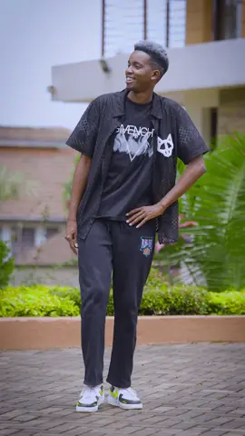 Alafu huyu🥰ananipa pendo❤️ @Kusah #God #justcallmeklaus #nasieku #theealfahouse #shotsbygkydd 