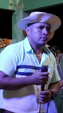 Me puse a escribir una carta y no pude #AlquimedesOvalle  #trovador #cantadera #versos #lyrics