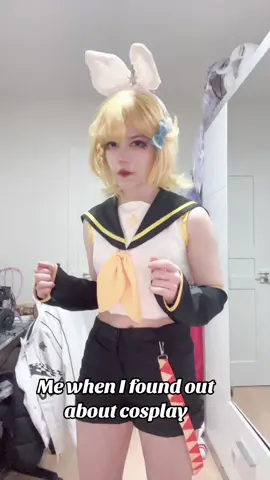 The gremlin in me got a but excited:3#saturn_cosplayz_ #cosplay #rinkagamine #rinkagaminecosplay #vocaloid 