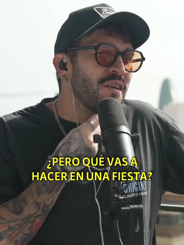 Buffy hasta el suelo🕺🏻. Ve y escucha Tomás Va a Morir en nuestro canal de Youtube y Spotify🎧. Síguenos en Instagram @estudiosneverland @edocaroemago @mab.delacruz @tomaselamigo 🧡