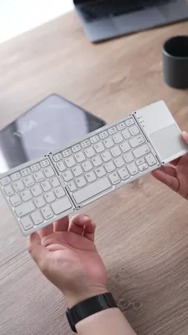 Mini Bluetooth Folding Keyboard #asmr #foldingkeyboard #minikeyboard #bluetoothkeyboard #wirelesskeyboard #wirelesskeyboardipad #keyboard#tiktokshop 