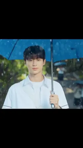 True kdrama moment #byeonwooseok#lovelyrunner#kimhyeyoon#fyp#imsol#ryusunjae#kdramamoment#raining#noumbrella#celebrity#byeonwooseokdrama#romance 