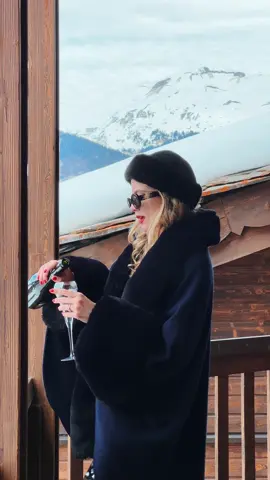 The only mood you need in Courchevel! 🍾🍾🍾 #courchevel #courchevel1850 