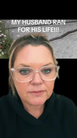 Can someone help #greenscreen #snakes #snakesoftiktok #MomsofTikTok #helpme #tellme #biggestfear 