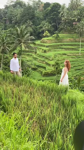 Couple session at rice terrace #riceterrace #coupleshoot #tegallalang #wahphoto #ubudphotographer #baliphotographer 