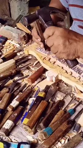 Witnessing how wood carved nameplates are being made...  #muybienvideos  #foryourpage  #fypシ゚  #huaweip50pro  #woodcarving  #skills  #pinoytiktok  #nameplates 