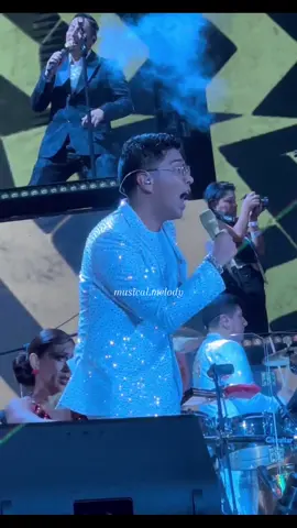 🕺🏼🎼🔥Alimaña - @Grupo 5🕺🏼🎼🔥 #grupo5 #grupodeorodelperú #Cumbia #concierto #lima 
