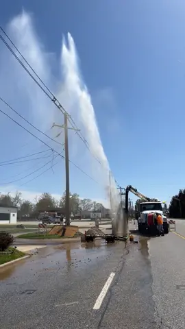 Done messed up A-Aron #watermain #watermainbreak #watermainrepair #digbyhandnexttime 