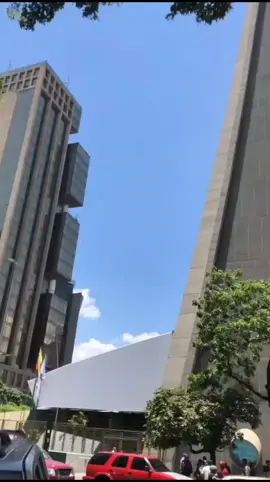 ¿Sabías Qué?💬 🅿️Ahora contamos con puntos de atención al cliente, dónde puedes generar tu solicitud o pedir información sobre el uso de nuestros Parquímetros.   ¡El estacionarte es más fácil y seguro! 🚘 #Parquímetros#PlazaVenezuela #estacionamiento #CaracasInteligente #vehículo #Caracas #llevatelo 