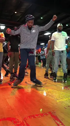 #skatingtiktok #blackpeopleskating #trending #viraltiktok #rollerskatingtiktok #middlework 