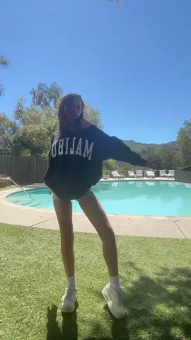 prancing 😭💀 #fyp #foryou #brandymelville #fitcheck #OOTD #outfit #model #beachday #pool #whitegirldancing 