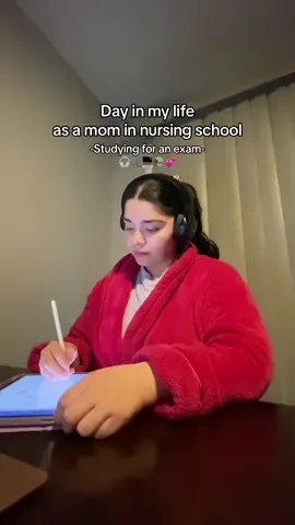 Busy Day Studying 📚🎧💻🩺💕#mominnursingschool #dayinmylife #nursingstudentlife #nursingstudentsoftiktok #nursingstudents #nursingstudentdayinthelife #nursingschooldayinthelife #nursingschoolmotivation 