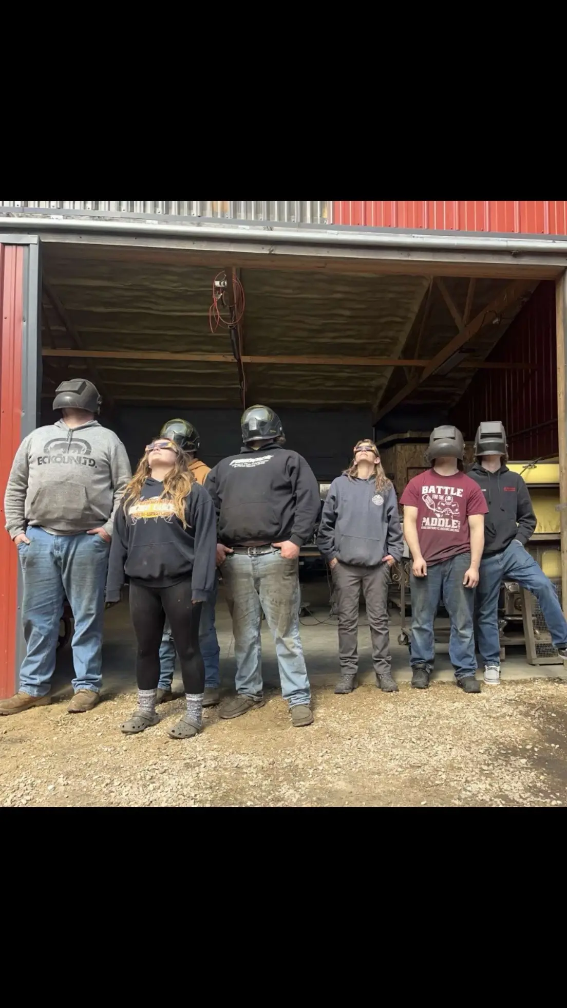Welding shop during the solar eclipse #chiassonsmoke #diyprojects #welding #fabricationshop 