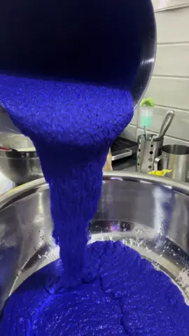 Fabrication au laboratoire cosmétique onohiol bio cosmetics de notre GOMMAGE CORPOREL ANTI-PIGMENTATION ET ZONES SOMBRES O’NiLa Riche en poudre de nila et autres actifs inhibiteurs de tyrosinase   Souffrez vous d’hyperpigmentation??? Si oui à quel niveau ??? Laisser moi un petit commentaire pour vous aider  #fabrication #laboratoirecosmétique #gommage #nila #routine #skincare #astuces #beauty #passion #entrepreneur #joie #exfoliate #exfoliation #skin 