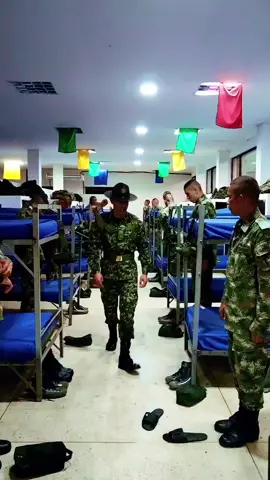 Y COMO FUE TU PRIMER DIANA MILITAR? 💂🫡💂🫡💪🦿💪🦿💥🙏🇨🇴🇨🇴