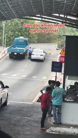 Có lẻ đây là con dốc làm nhiều bạn đau khổ nhất, chúc bạn áo hồng lần sau thi đậu nhen #sahinh #meolaixe #thisathach #b2 