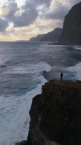 a beautiful sunrise view  #madeira #fyp #travel #nature #ocean 