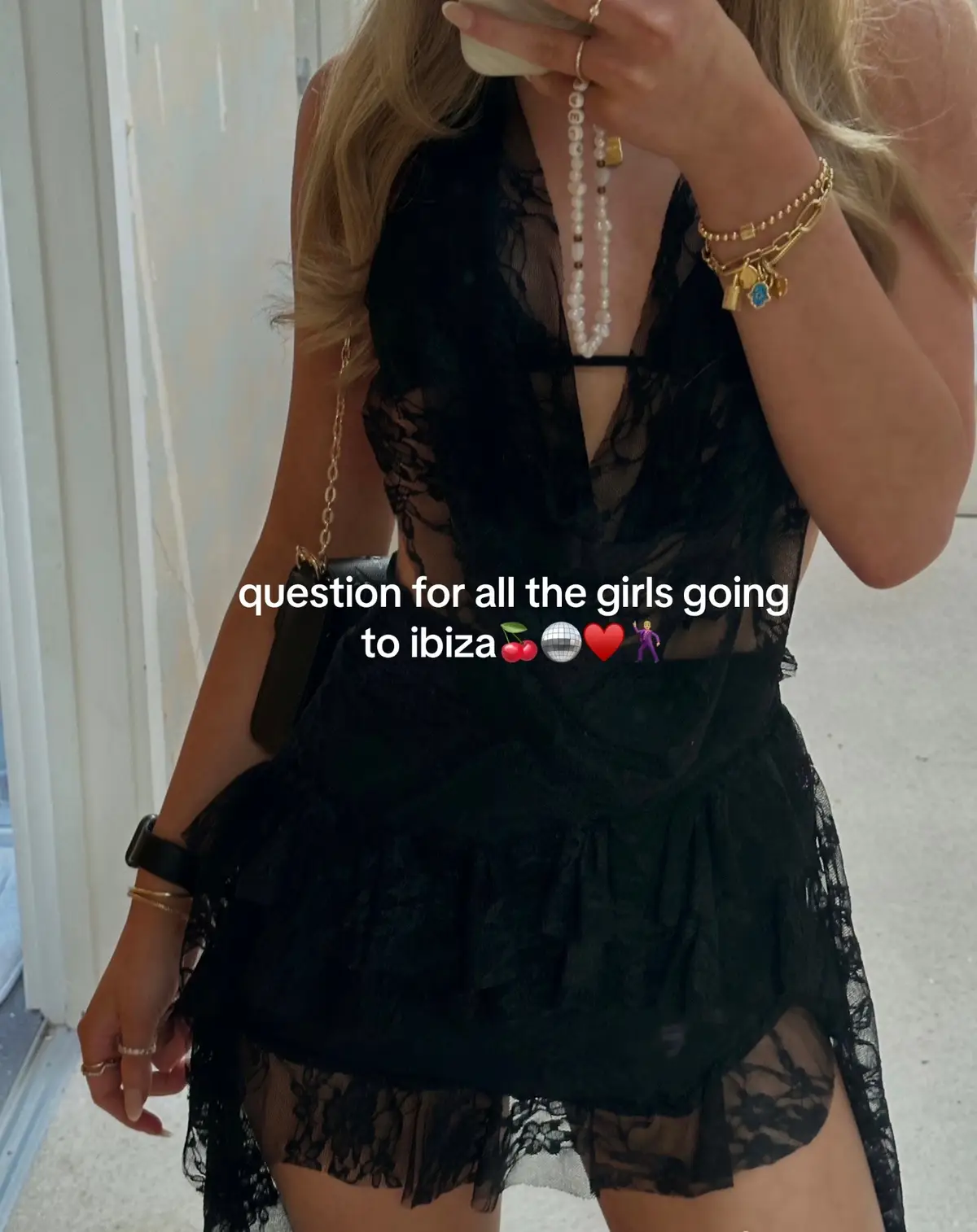 whats the vibes girls, i need help xx #ibiza #oldtownibiza #holiday #holidaycountdown #rave 