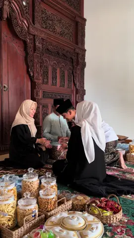 Sungkeman 🙏🏻 #lebaran #idulfitri #hariraya #fyp #fypシ #sungkeman 