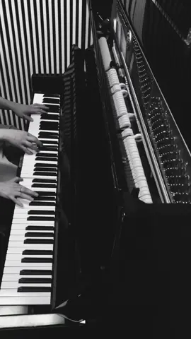 currently loving this melody 🫶🏼 #pianotok #classicalmusic #newmusic #newmusicalert #musiciansoftiktok #fyp #piano 