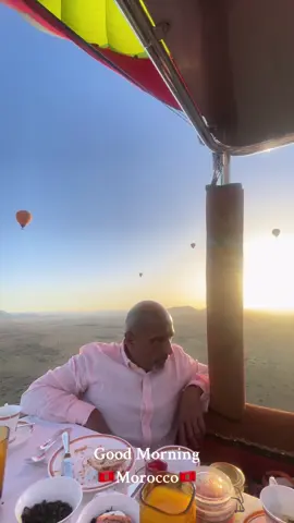 Breakfast in the sky ✨🇲🇦 #morocco #marrakech #hotairballoon #sunrise #sunrisebreakfast #hotairballoonmarrakech #views #atlasmountains #beautifuldestinations #lucky 