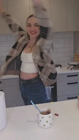 can you spot the fly?🪰 PRE-SAVE FREEFALL!! LINK IN MY BIO #presave #FREEFALL #ABBY 